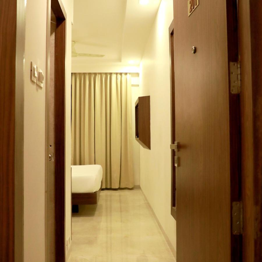Hotel Lords, Fort Мумбаи Экстерьер фото
