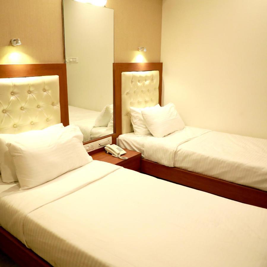 Hotel Lords, Fort Мумбаи Экстерьер фото