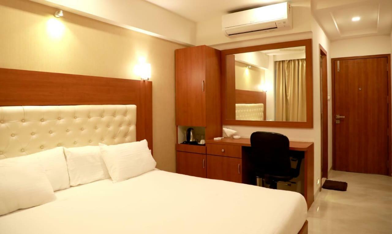 Hotel Lords, Fort Мумбаи Экстерьер фото