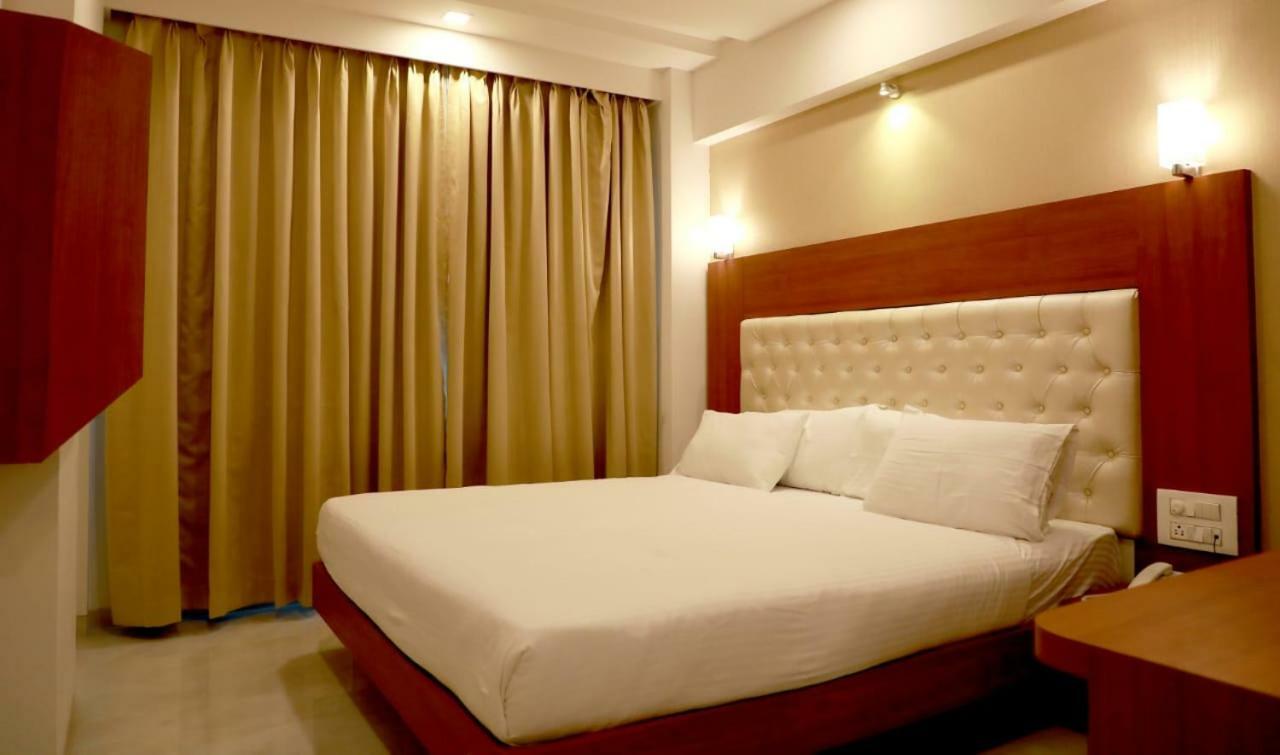 Hotel Lords, Fort Мумбаи Экстерьер фото