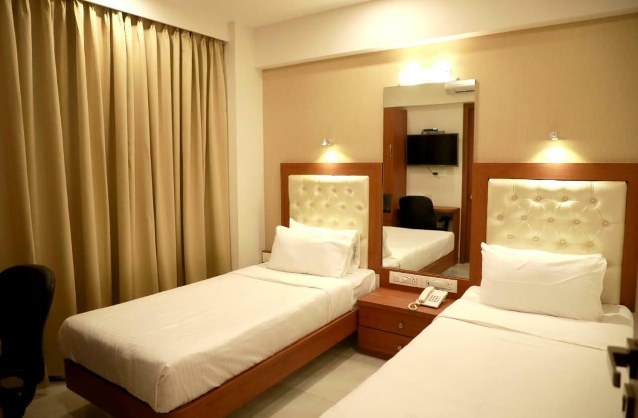 Hotel Lords, Fort Мумбаи Экстерьер фото