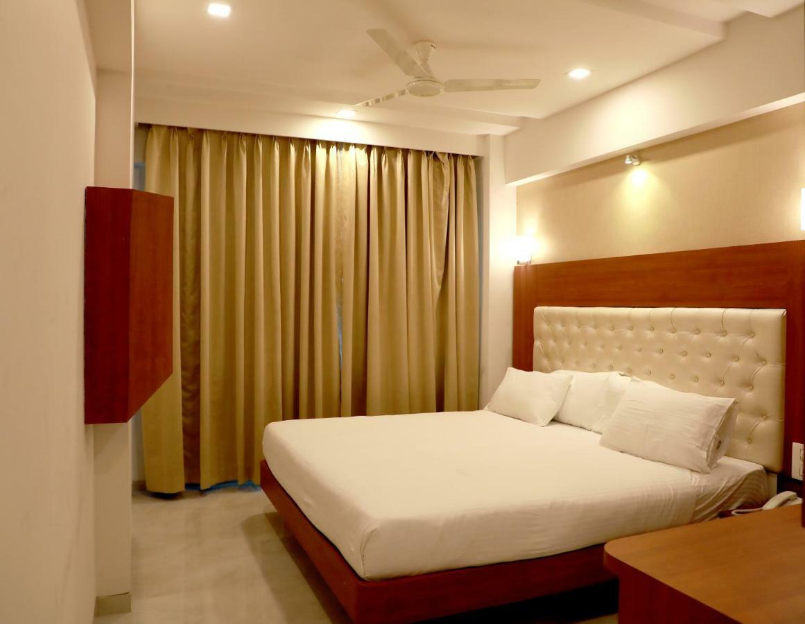 Hotel Lords, Fort Мумбаи Экстерьер фото