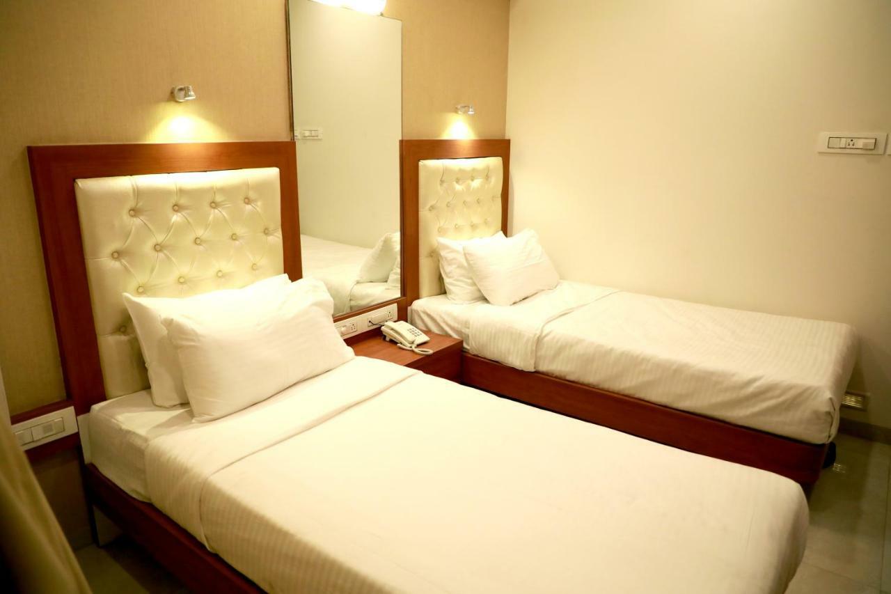 Hotel Lords, Fort Мумбаи Экстерьер фото