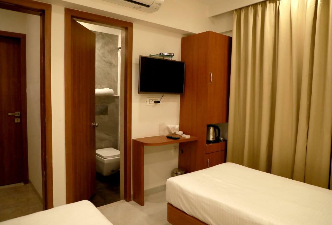 Hotel Lords, Fort Мумбаи Экстерьер фото