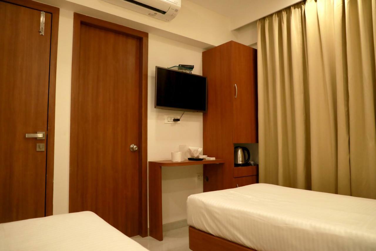 Hotel Lords, Fort Мумбаи Экстерьер фото
