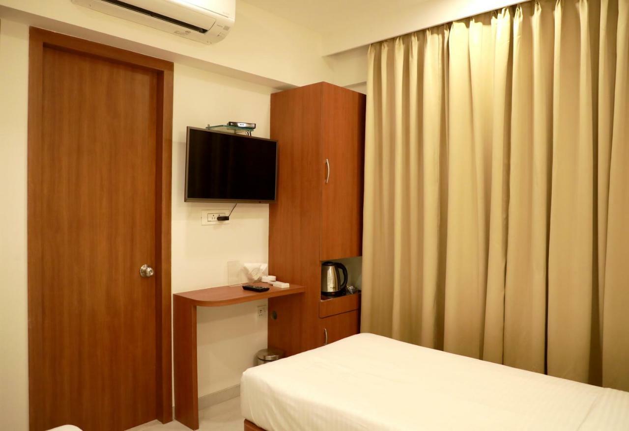 Hotel Lords, Fort Мумбаи Экстерьер фото